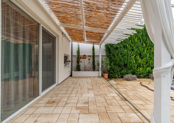 Na predaj štýlová 3-izbová časť dvojdomu v pokojnej časti obce Rovinka