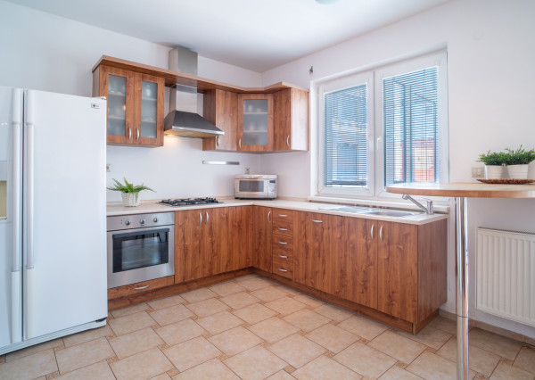 Na predaj nadštandardný 4-izbový byt s garážovým parkovacím státím v Starom Meste