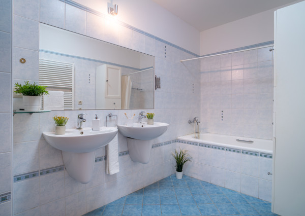 Na predaj nadštandardný 4-izbový byt s garážovým parkovacím státím v Starom Meste