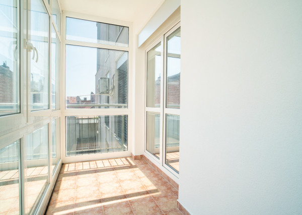 Na predaj nadštandardný 4-izbový byt s garážovým parkovacím státím v Starom Meste