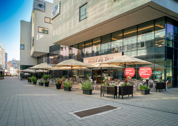 Na predaj nadštandardný 4-izbový byt s garážovým parkovacím státím v Starom Meste