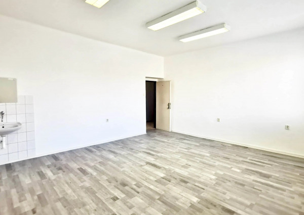 Na prenájom administratívny priestor o výmere 23,8m2 v Stupave – AB17