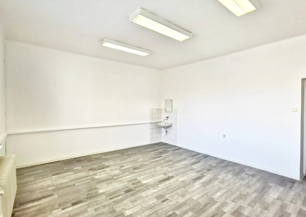 Na prenájom administratívny priestor o výmere 23,8m2 v Stupave – AB17