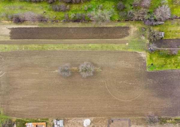 Na predaj investičný pozemok vhodný na výstavbu niekoľkých rodinných domov v obci Dolné Zelenice