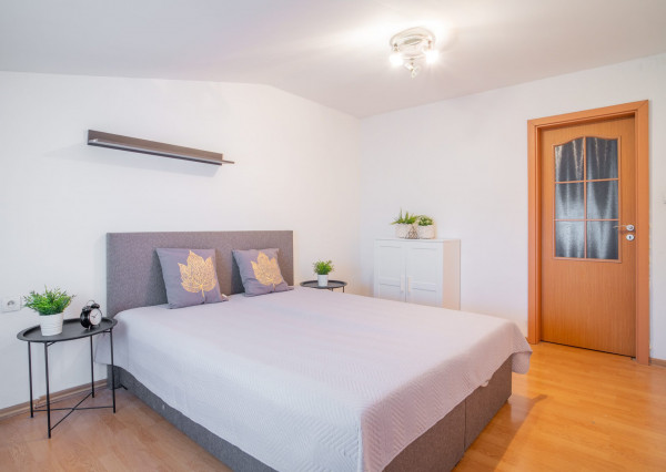 Na predaj priestranný 6-izbový rodinný dom v obci Hrnčiarovce nad Parnou