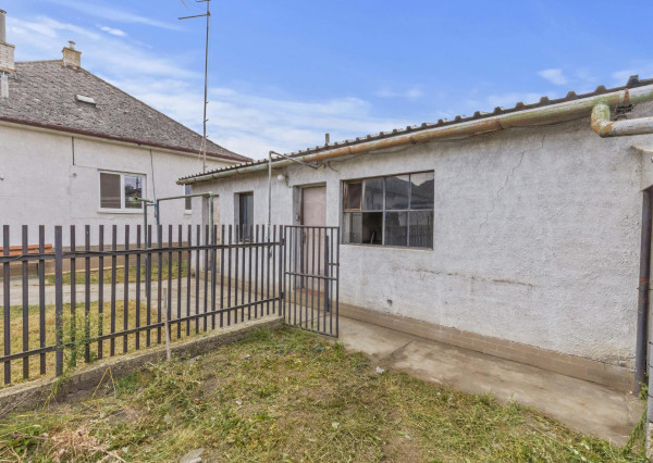 Na predaj rodinný dom za výhodnú cenu v centre Malaciek