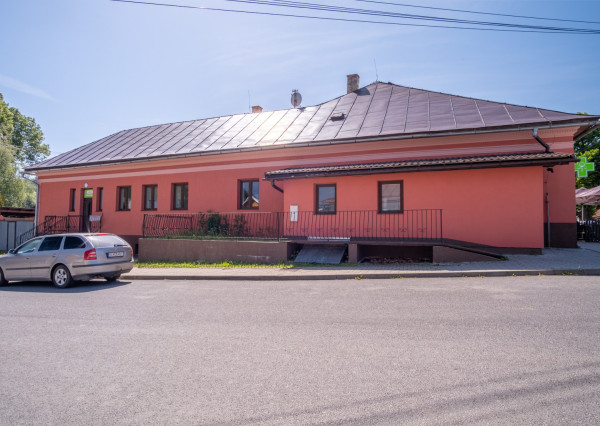 Na predaj komerčná budova v centre mesta Spišská Stará Ves so skvelým investičným potenciálom