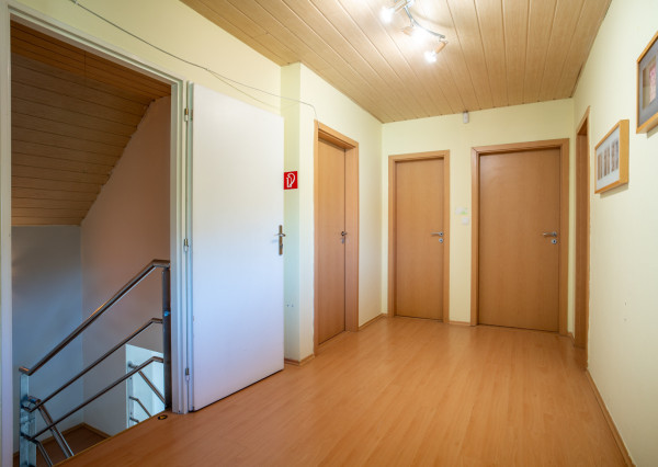 Na predaj rozsiahly investičný pozemok s polyfunkčným domom