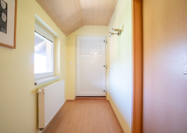 Na predaj rozsiahly investičný pozemok s polyfunkčným domom