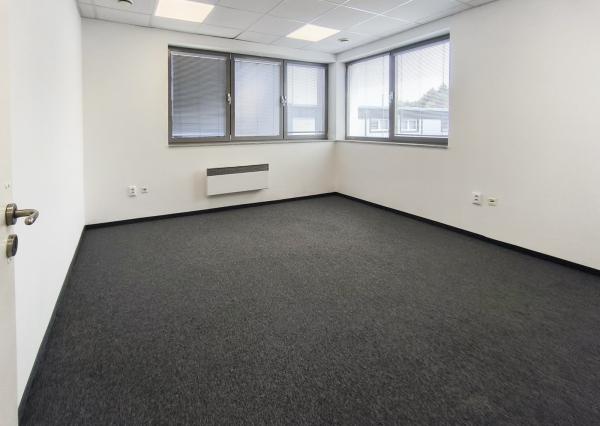 Na prenájom kancelárske priestory s parkingom a výmerou 30 m2 v Lamači