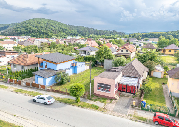 Na predaj rozľahlý pozemok s rodinným domom vo Veľkom Šariši