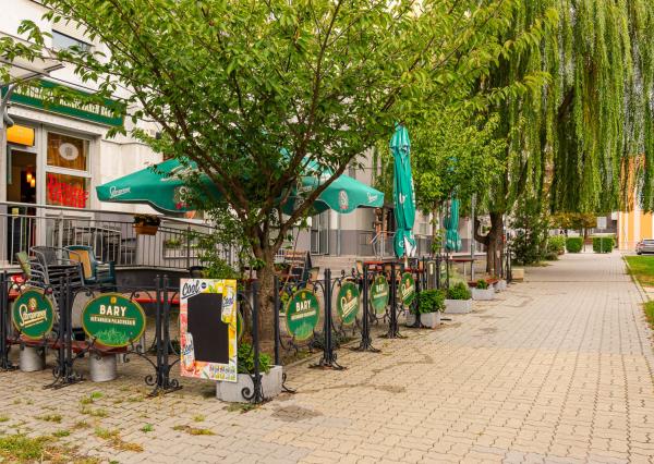 Na predaj gastroprevádzka s vonkajšou terasou v Karlovej Vsi