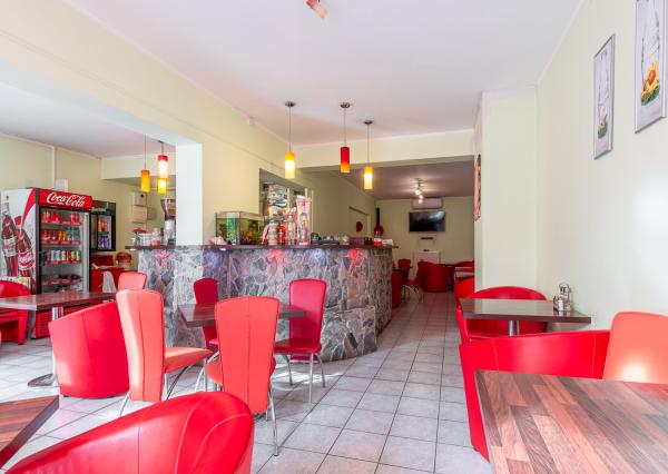 Na predaj gastroprevádzka s vonkajšou terasou v Karlovej Vsi