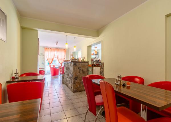 Na predaj gastroprevádzka s vonkajšou terasou v Karlovej Vsi