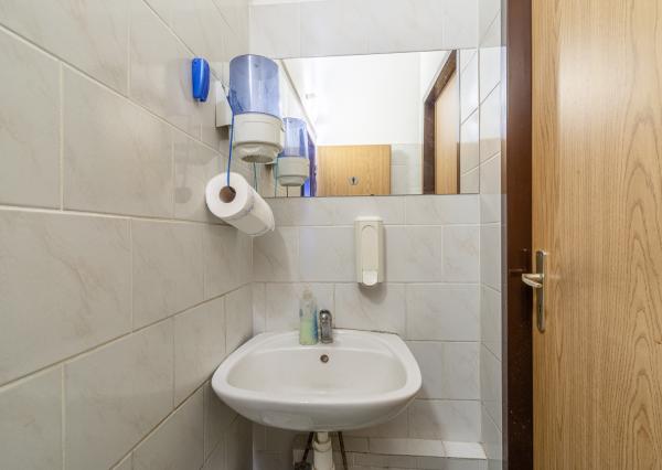 Na predaj gastroprevádzka s vonkajšou terasou v Karlovej Vsi