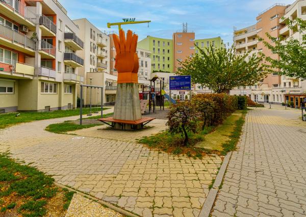 Na predaj gastroprevádzka s vonkajšou terasou v Karlovej Vsi