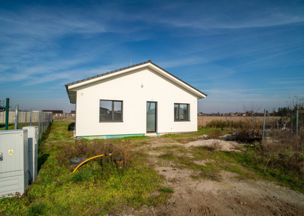 Na predaj novostavba 4-izbového bungalovu v príjemnej lokalite neďaleko Bratislavy