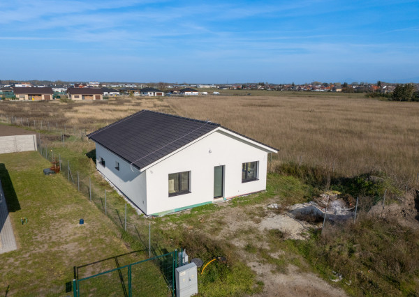 Na predaj novostavba 4-izbového bungalovu v príjemnej lokalite neďaleko Bratislavy