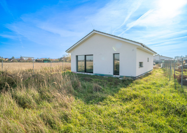 Na predaj novostavba 4-izbového bungalovu v príjemnej lokalite neďaleko Bratislavy