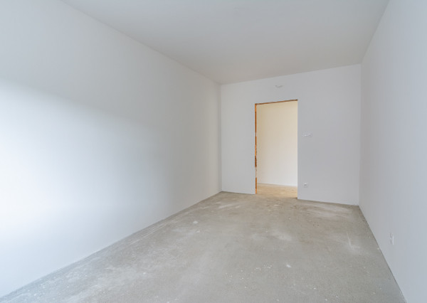 Na predaj priestranný 4-izbový bungalov s terasou v Hrnčiarovciach nad Parnou