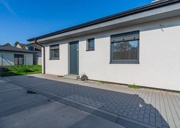 Na predaj moderný 4-izbový rodinný dom s terasou v Hrnčiarovciach nad Parnou