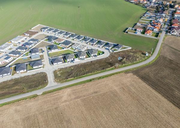 Na predaj lukratívne pozemky v novovybudovanej časti obce Topoľnica