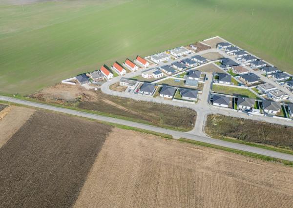 Na predaj lukratívne pozemky v novovybudovanej časti obce Topoľnica