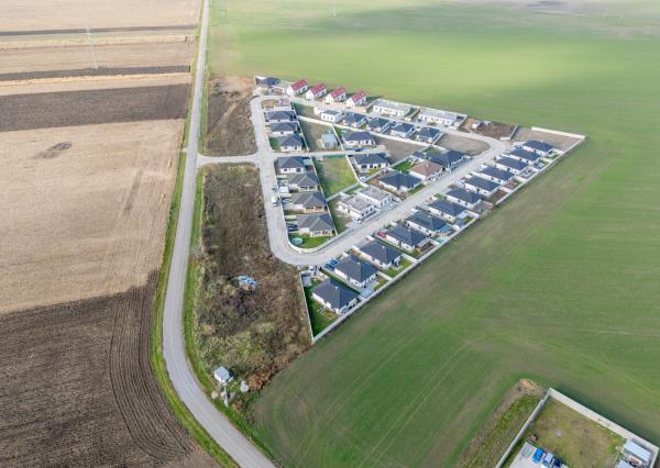 Na predaj lukratívne pozemky v novovybudovanej časti obce Topoľnica