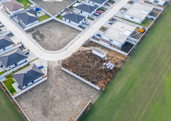 Na predaj lukratívne pozemky v novovybudovanej časti obce Topoľnica