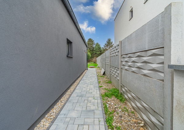 Na predaj moderný 5-izbový rodinný dom v Šamoríne