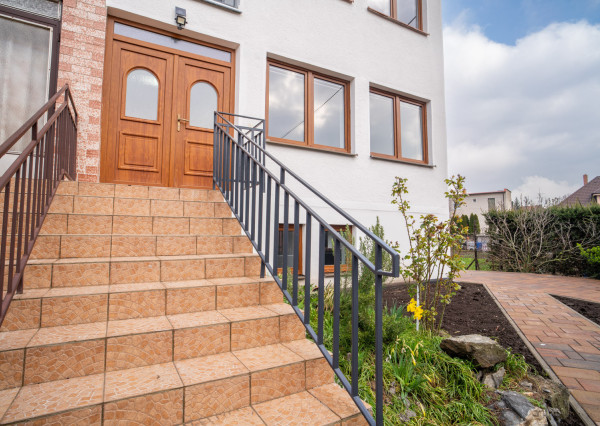 Na predaj štýlovo zrekonštruovaný dvojpodlažný rodinný dom za výhodnú cenu v obci Veľká Mača