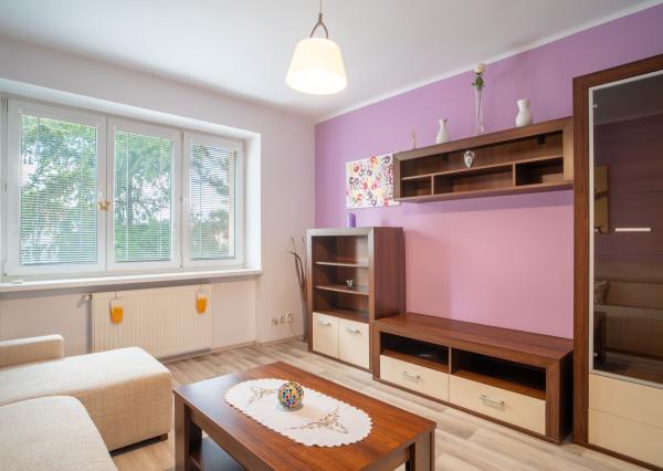 PRENAJATÉ: Na prenájom priestranný 2-izbový byt na Záhradnej ulici v Pezinku