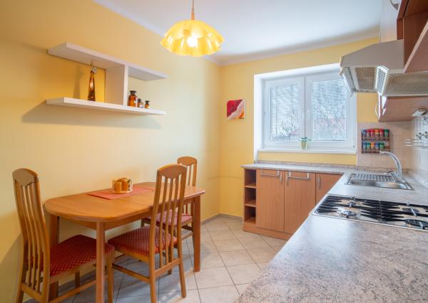 PRENAJATÉ: Na prenájom priestranný 2-izbový byt na Záhradnej ulici v Pezinku