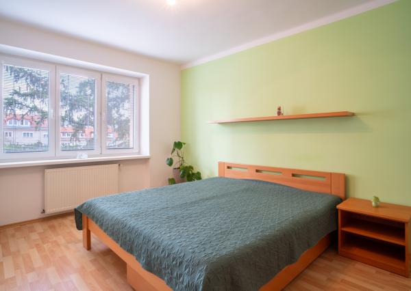 PRENAJATÉ: Na prenájom priestranný 2-izbový byt na Záhradnej ulici v Pezinku