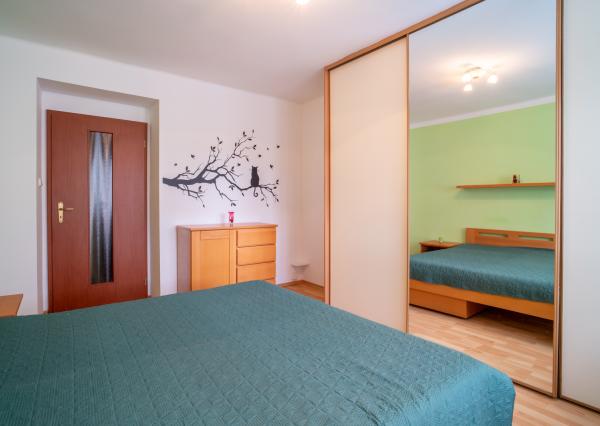 PRENAJATÉ: Na prenájom priestranný 2-izbový byt na Záhradnej ulici v Pezinku