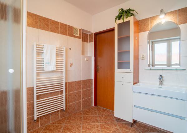 PRENAJATÉ: Na prenájom priestranný 2-izbový byt na Záhradnej ulici v Pezinku