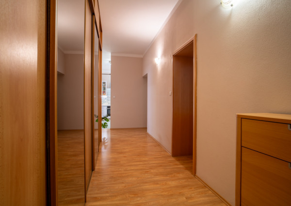 Na predaj kompletne zariadený 3-izbový byt v Trenčíne