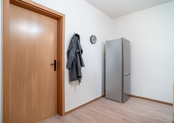 REZERVOVANÉ: Na predaj 1,5-izbový byt v centre Malaciek s investičným potenciálom