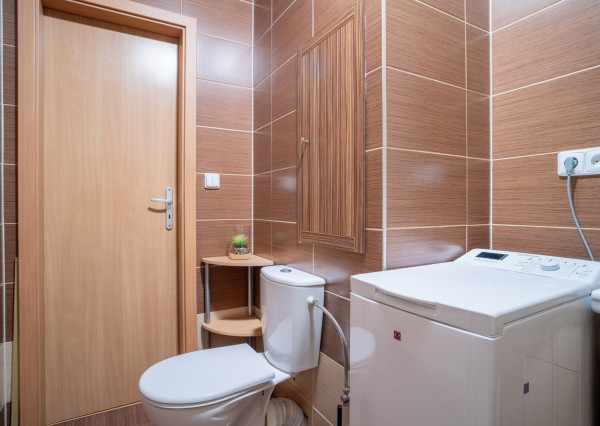 REZERVOVANÉ: Na predaj 1,5-izbový byt v centre Malaciek s investičným potenciálom