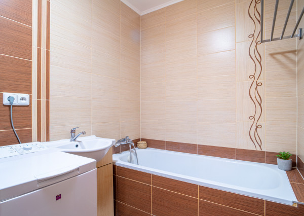 REZERVOVANÉ: Na predaj 1,5-izbový byt v centre Malaciek s investičným potenciálom