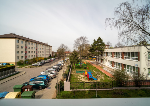 REZERVOVANÉ: Na predaj 1,5-izbový byt v centre Malaciek s investičným potenciálom