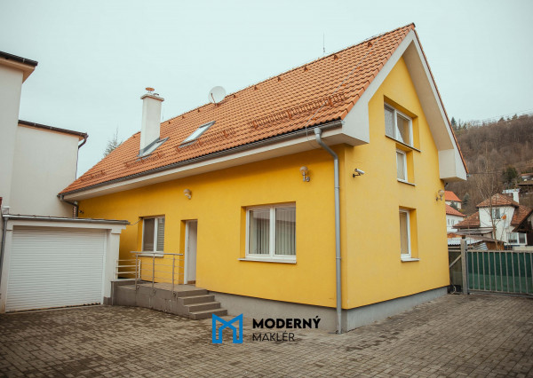 Na prenájom priestranný rodinný dom s halou v Považskom Chlmci