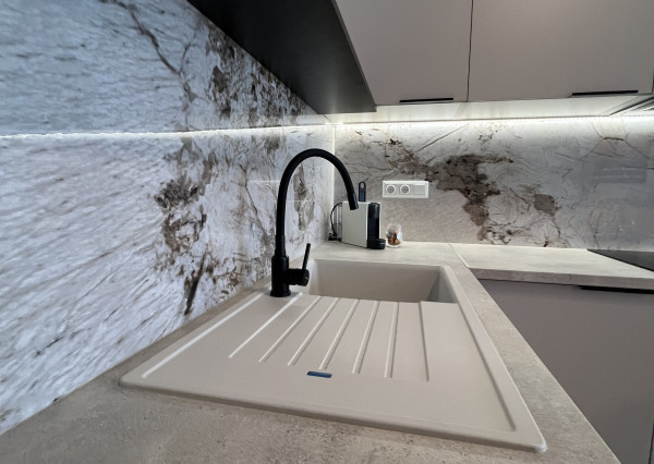 Na prenájom novostavba moderného, kompletne zariadeného 2izb bytu na Tramínovej ul. v Trenčíne.