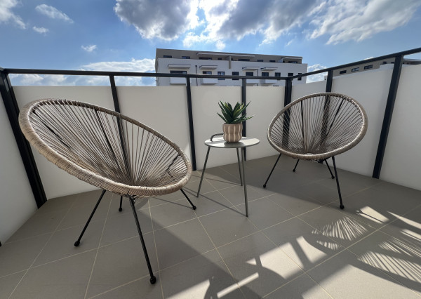 Na prenájom novostavba moderného, kompletne zariadeného 2izb bytu na Tramínovej ul. v Trenčíne.