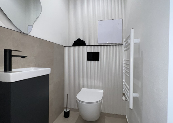 Na prenájom novostavba moderného, kompletne zariadeného 2izb bytu na Tramínovej ul. v Trenčíne.