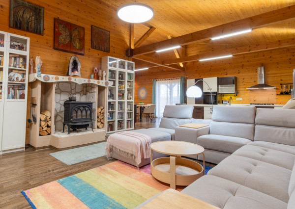 Na predaj jedinečné rodinné sídlo s kúpacím jazierkom a výhľadom na Vysoké Tatry