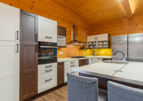 Na predaj jedinečné rodinné sídlo s kúpacím jazierkom a výhľadom na Vysoké Tatry