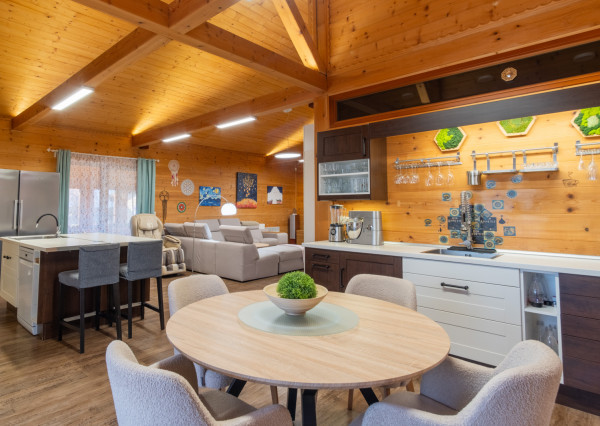 Na predaj jedinečné rodinné sídlo s kúpacím jazierkom a výhľadom na Vysoké Tatry