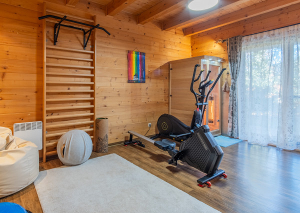 Na predaj jedinečné rodinné sídlo s kúpacím jazierkom a výhľadom na Vysoké Tatry