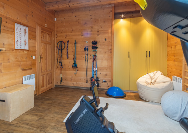 Na predaj jedinečné rodinné sídlo s kúpacím jazierkom a výhľadom na Vysoké Tatry